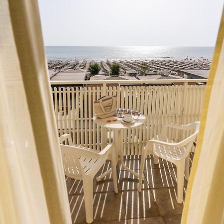 Hotel Byron Milano Marittima Exterior photo