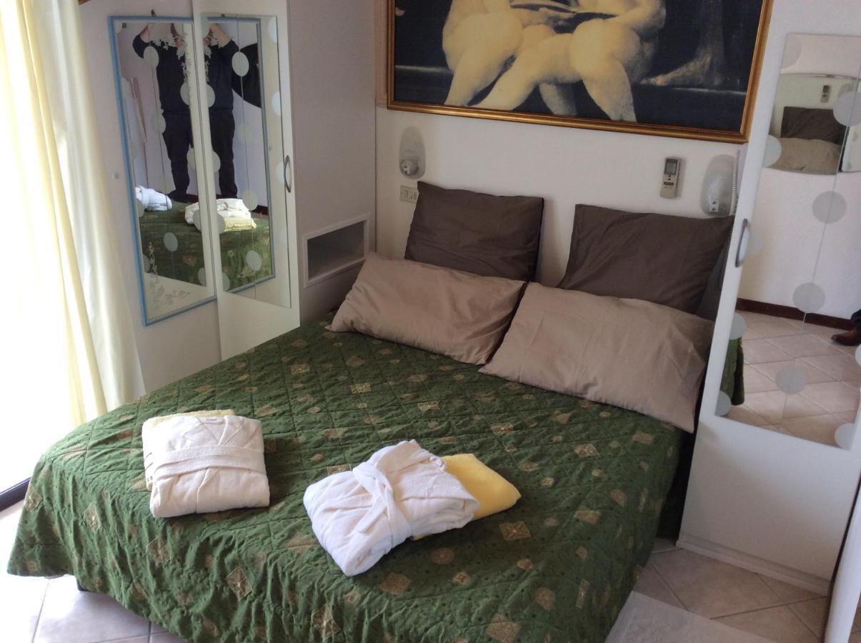 Hotel Byron Milano Marittima Exterior photo